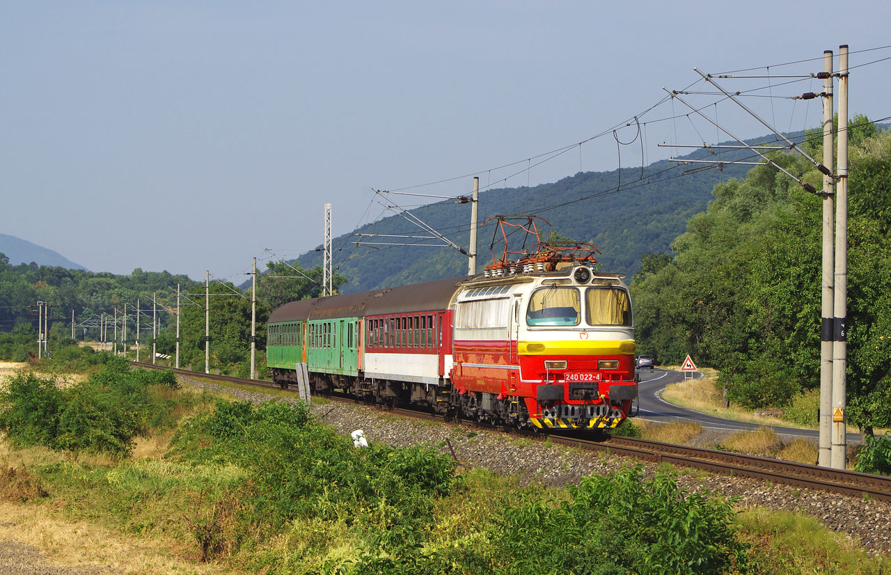 240 022-4